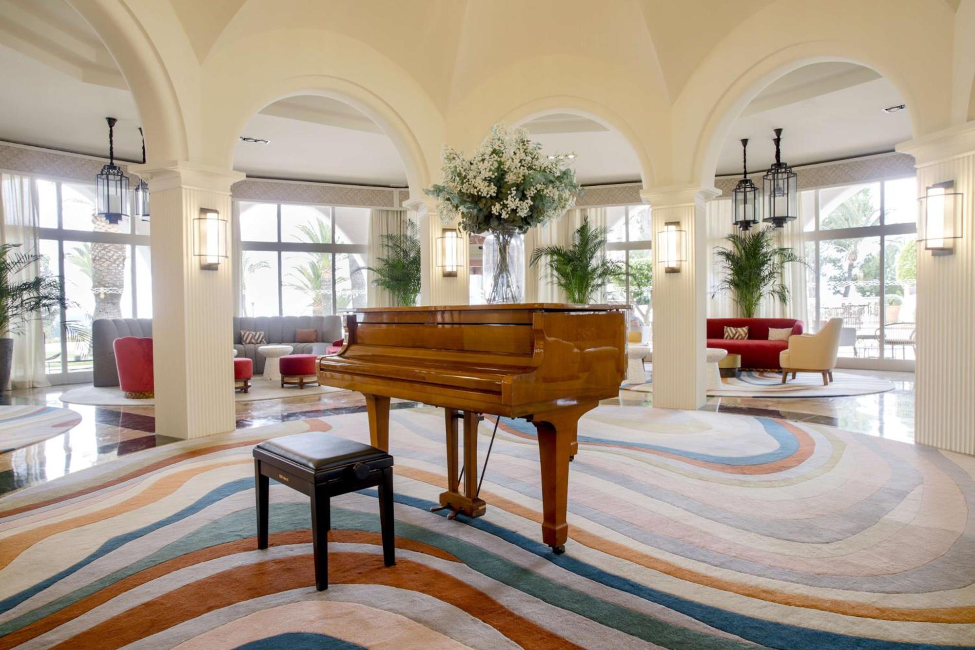 Hilton Mallorca Galatzo パゲラ エクステリア 写真 The lobby of the Four Seasons Hotel